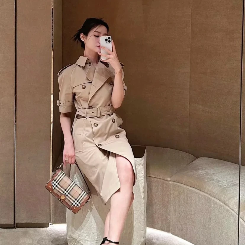 全新未使用 BURBERRY/博柏利 女士卡其色风衣式连衣裙 Wdr20013