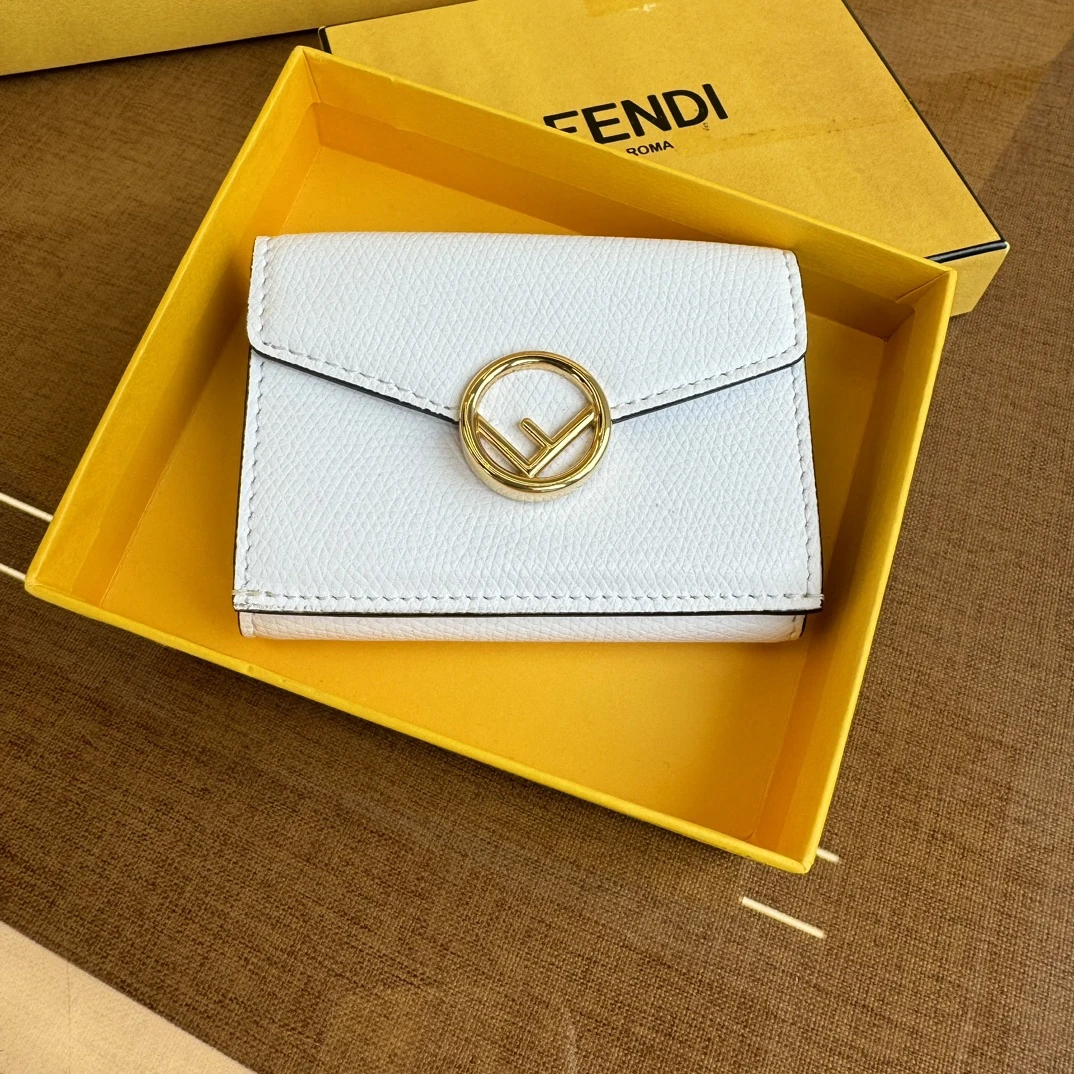全新未使用 FENDI/芬迪 FENDI 女士白色钱包迷你包 WSM30013