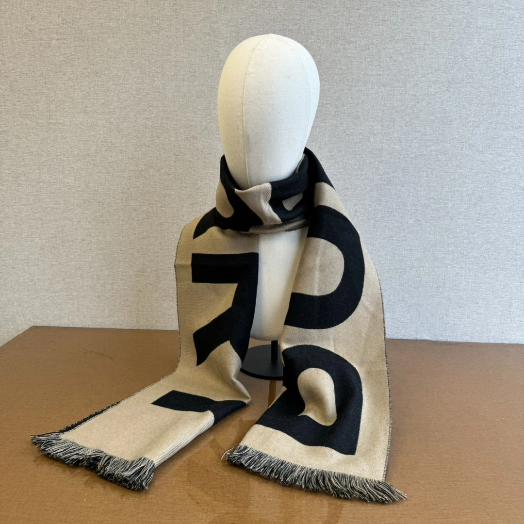 全新未使用 BURBERRY/博柏利 Burberry 羊毛提花围巾 WAC20022