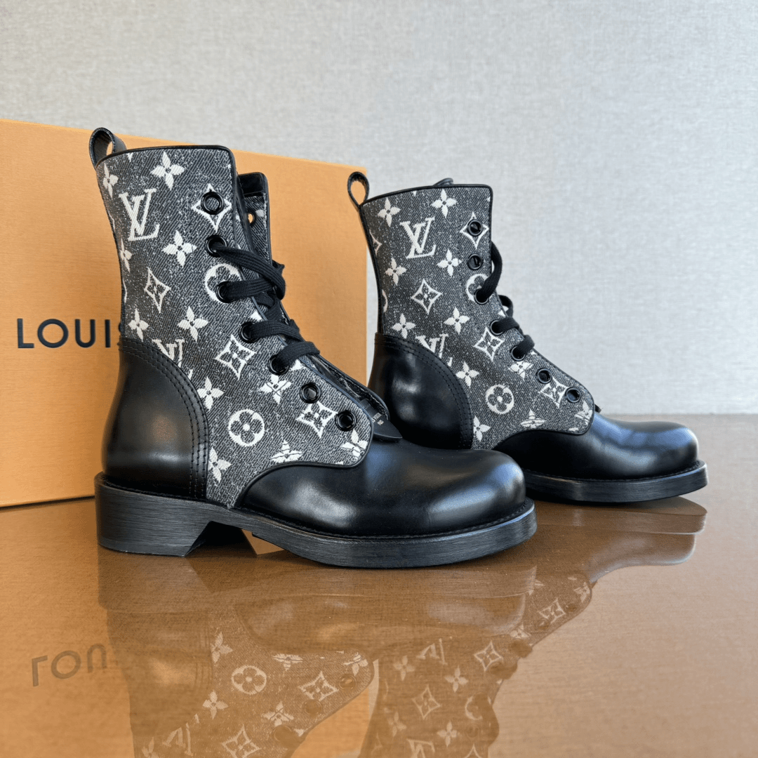 全新未使用 LouisVuitton/路易威登 女士灰色老花短靴 Wbo20020