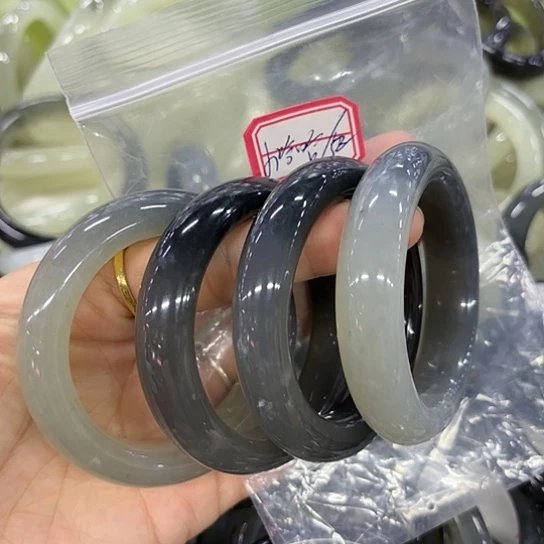 蛇纹石玉手镯未镶嵌小*哈