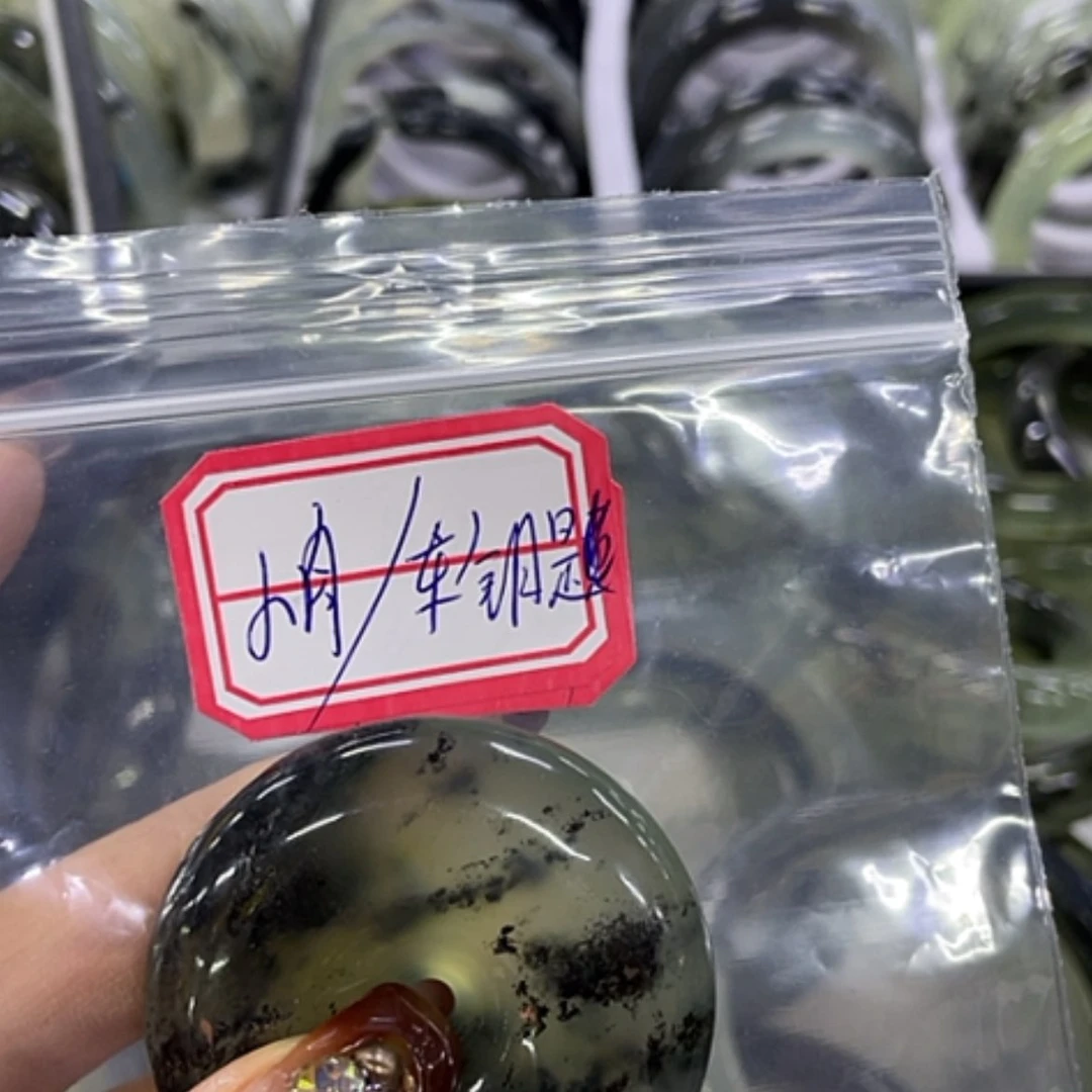 【闪购商品】蛇纹石玉手镯未镶嵌小***?