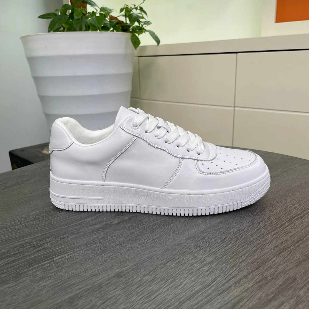 夏季新款时尚休闲防滑洞洞厚底增高轻奢凉鞋男士新款板鞋男款增高