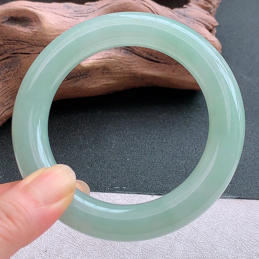 天然翡翠玉镯天然翡翠A货冰润天空蓝胖圆条手镯内径55.6mm大气