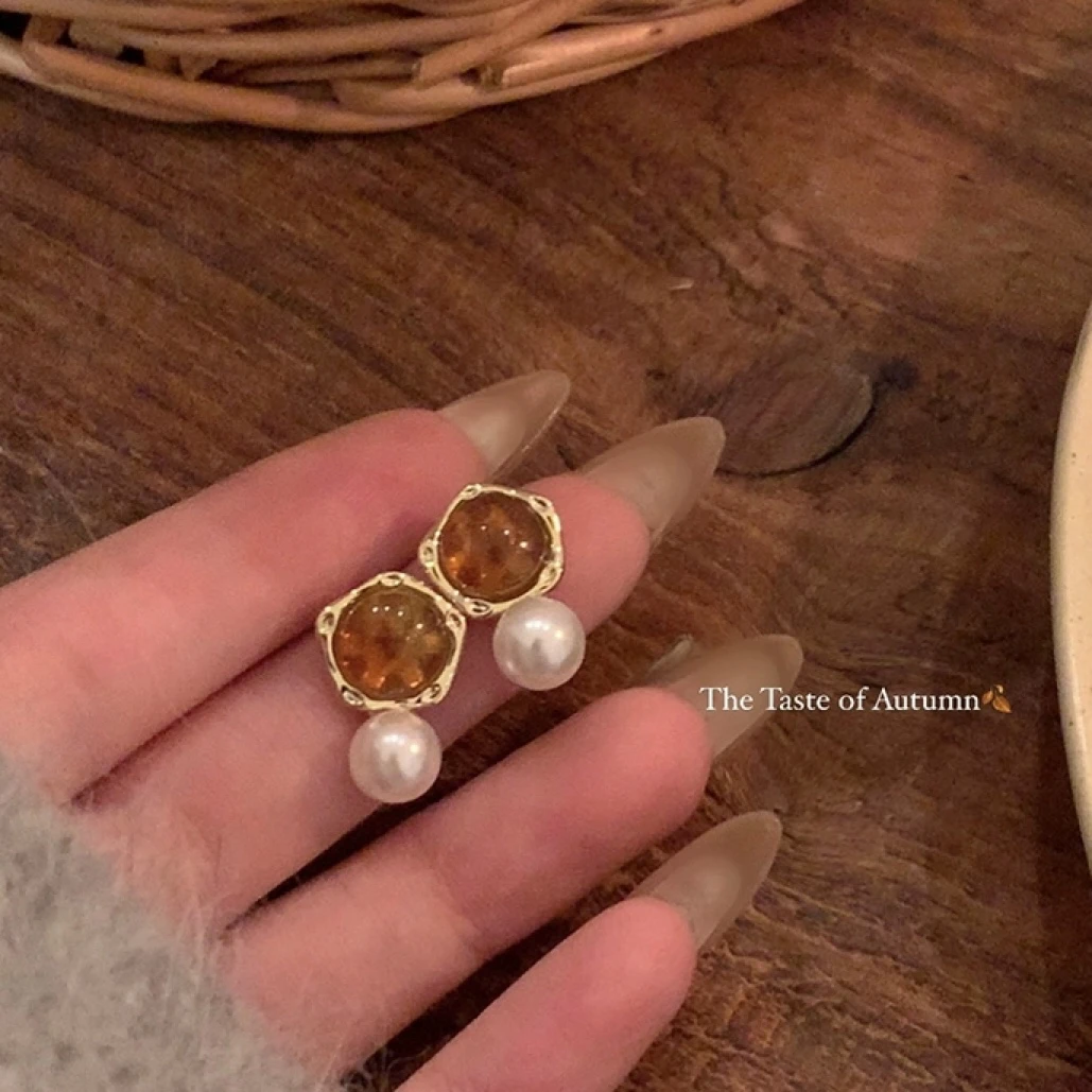 铜合金耳饰 AL4647 美拉德咖色学院风棕色珠珠耳钉气质时尚独特