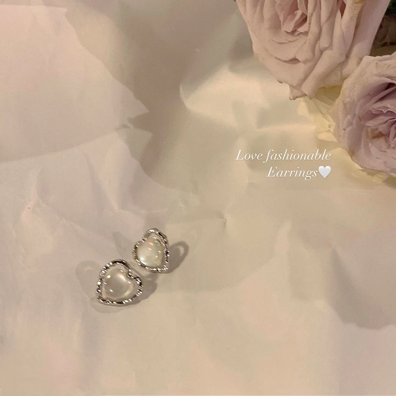 铜合金耳饰 AL2773 白月光爱心金属耳环女小众设计感高级耳钉法式