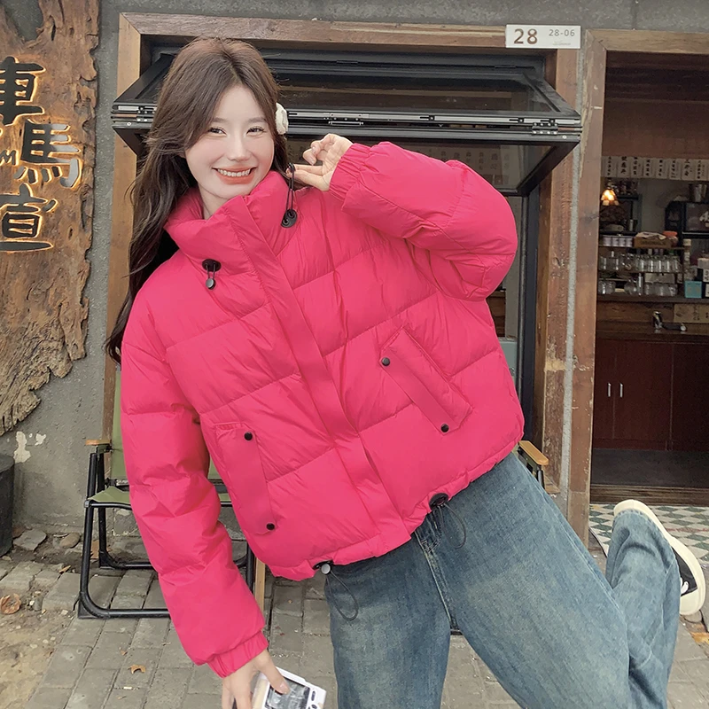 玫红色立领短款羽绒服女冬季2024年新款小个子下摆抽绳白鸭绒外套
