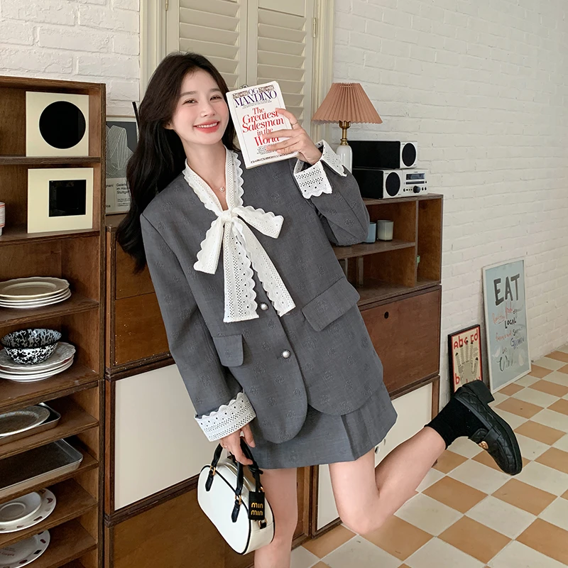 灰色小香风西装套装女2025年春秋新款蕾丝拼接西服上衣短裙两件套