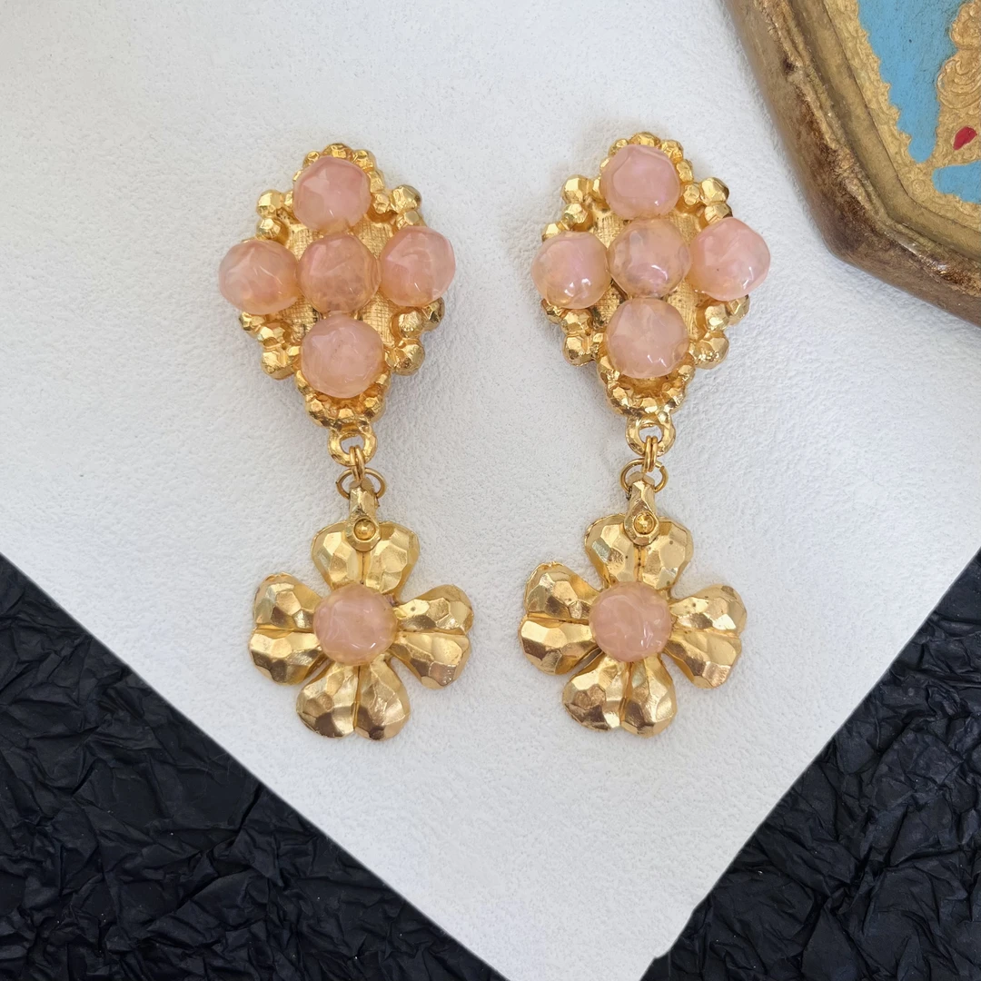 合金树脂耳饰 法产粉色花朵扫肩