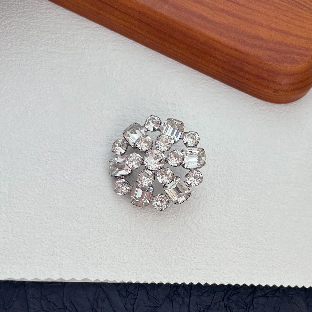 合金仿水晶胸针 weiss白色莱茵胸针