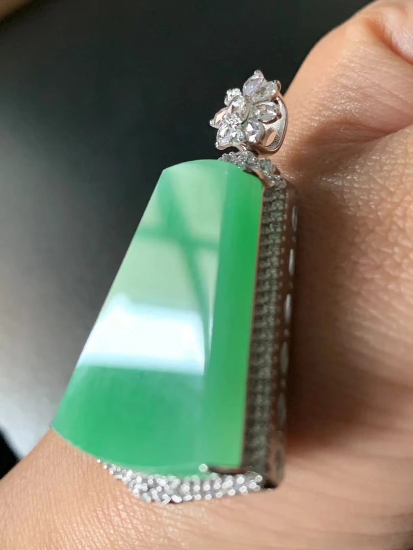 折后缅A翡翠18k真钻吊坠 无事牌 整47 裸31-24-5.6mm