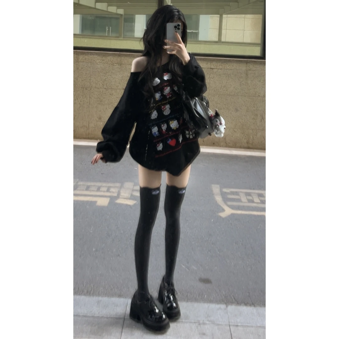 【卡通露肩卫衣】大大大版型慵懒黑色卡通印花露肩卫衣