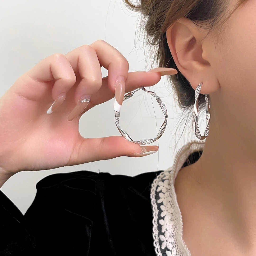 925银耳饰 欧美风夸张大耳圈扭曲纹理圆圈耳环气质轻奢
