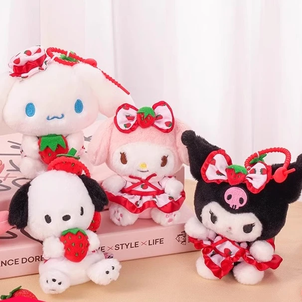 三丽鸥草莓系列女生礼物可爱公仔玩偶凯蒂猫玉桂狗精致毛绒娃娃