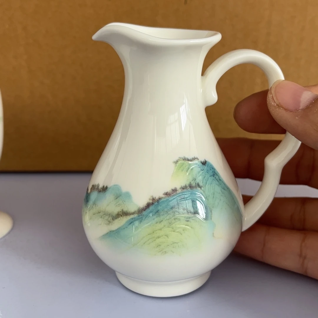 瓷片江山如画分酒器