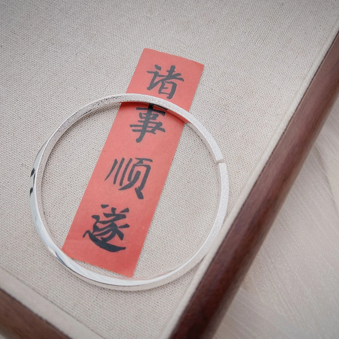 足银手镯 9999足银开口手镯女莫比乌斯扭纹钉沙手工实心时尚百搭