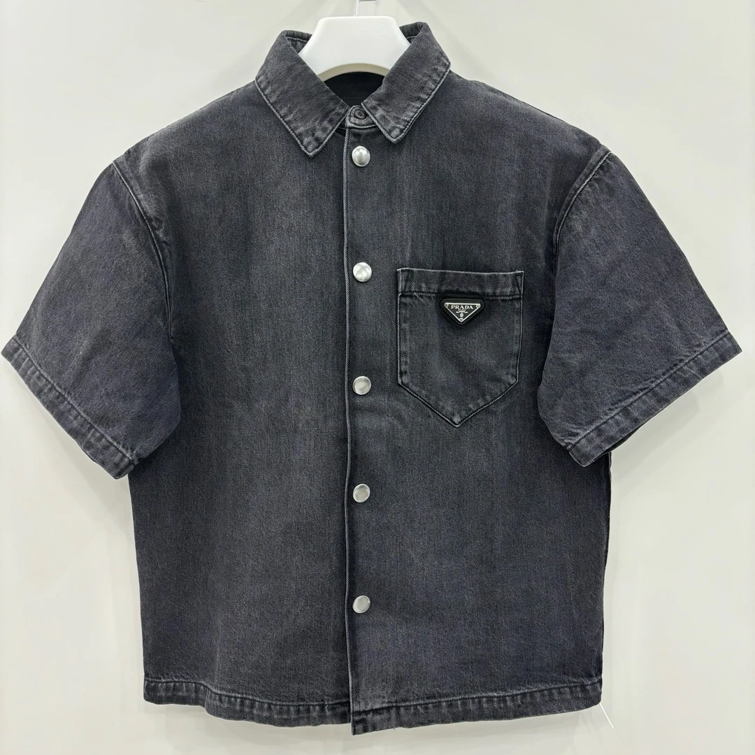PRADA 普拉达/纯色徽标牛仔宽松短袖防晒衬衫/XS码/99新/编号6169