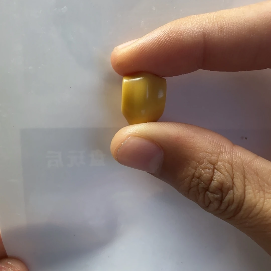 石英质玉颈饰未镶嵌M***饼