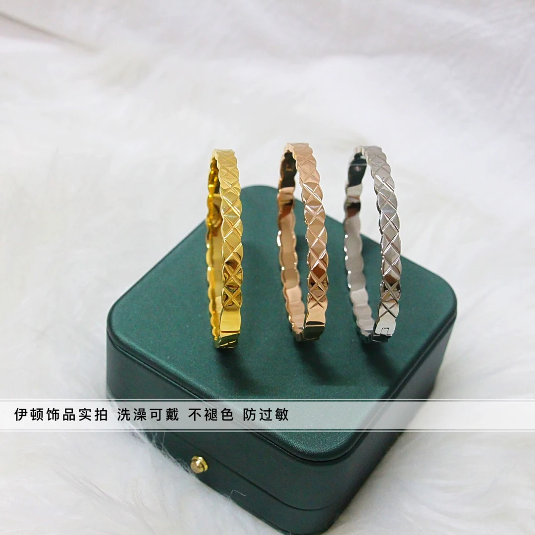钛钢手镯 【洗澡不用摘】新款菱格纹交叉纹卡扣手饰百搭饰品