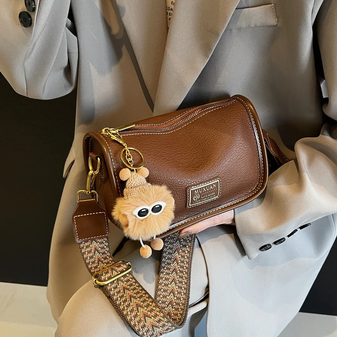 波士顿包包女新款法棍单肩包今年流行宽带出门小包小枕头包女士