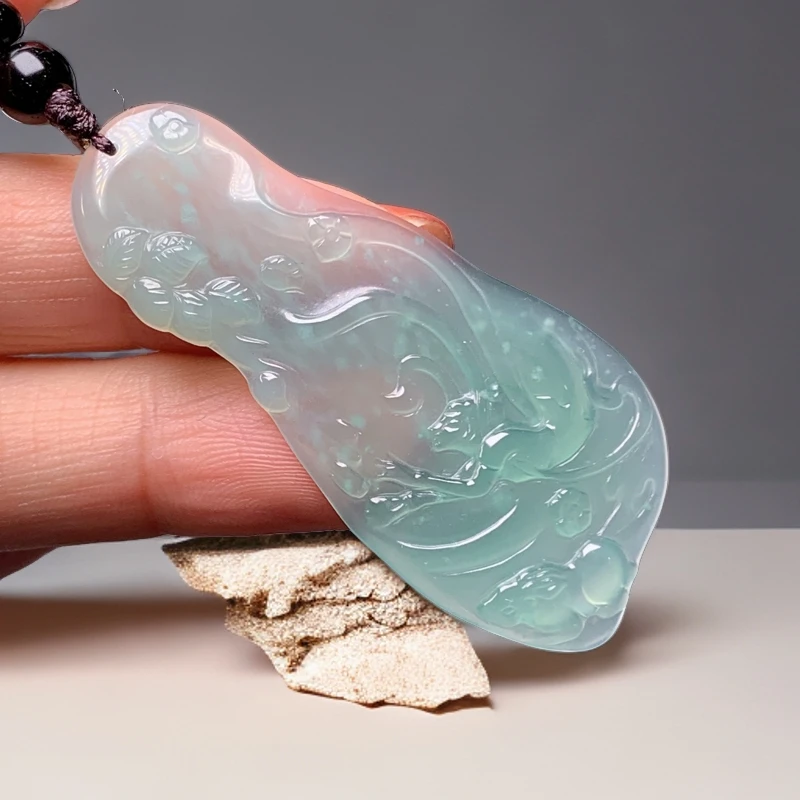 天然翡翠a货冰种晴绿玉兔嫦娥飞天玉挂件吊坠