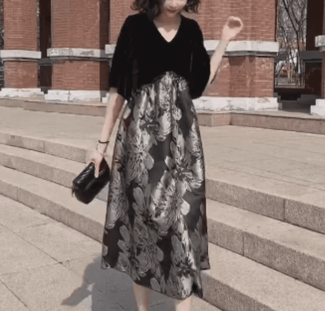 2024夏季新款时尚女装网红气质休闲减龄设计感拼接连衣裙初夏