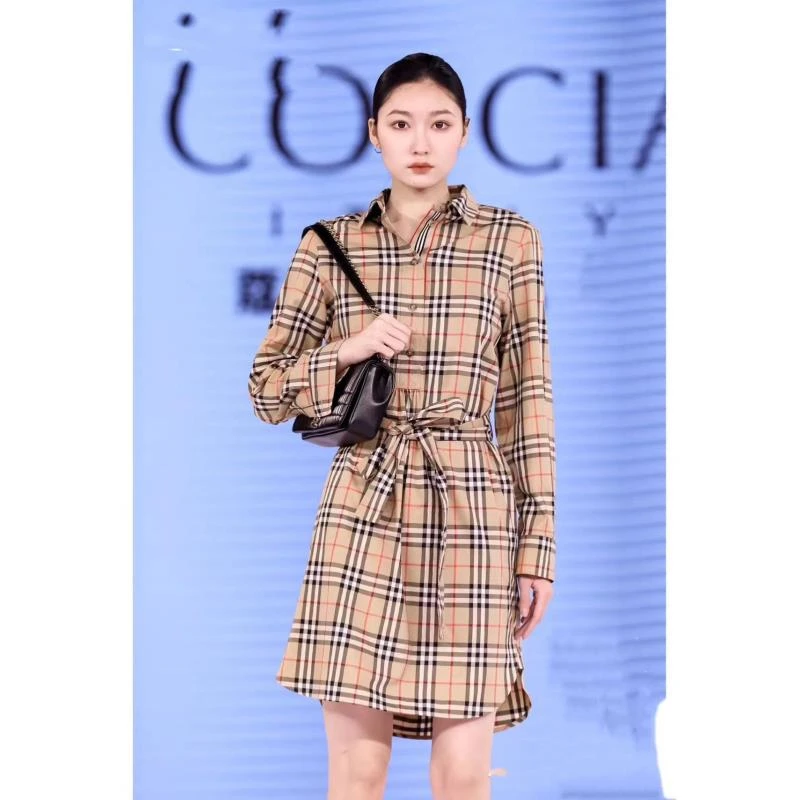 BURBERRY/博柏利23119 经典格纹连衣裙 40码
