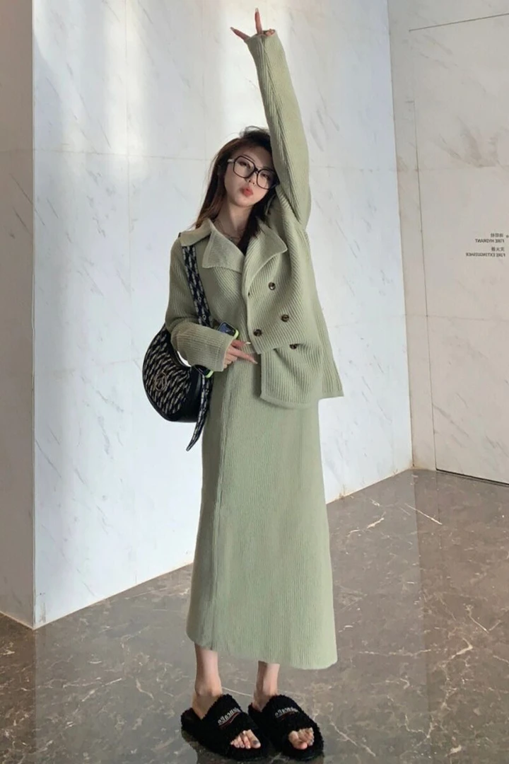 2750高级感今年流行港风休闲时尚减龄针织上衣半身裙两件套装女秋