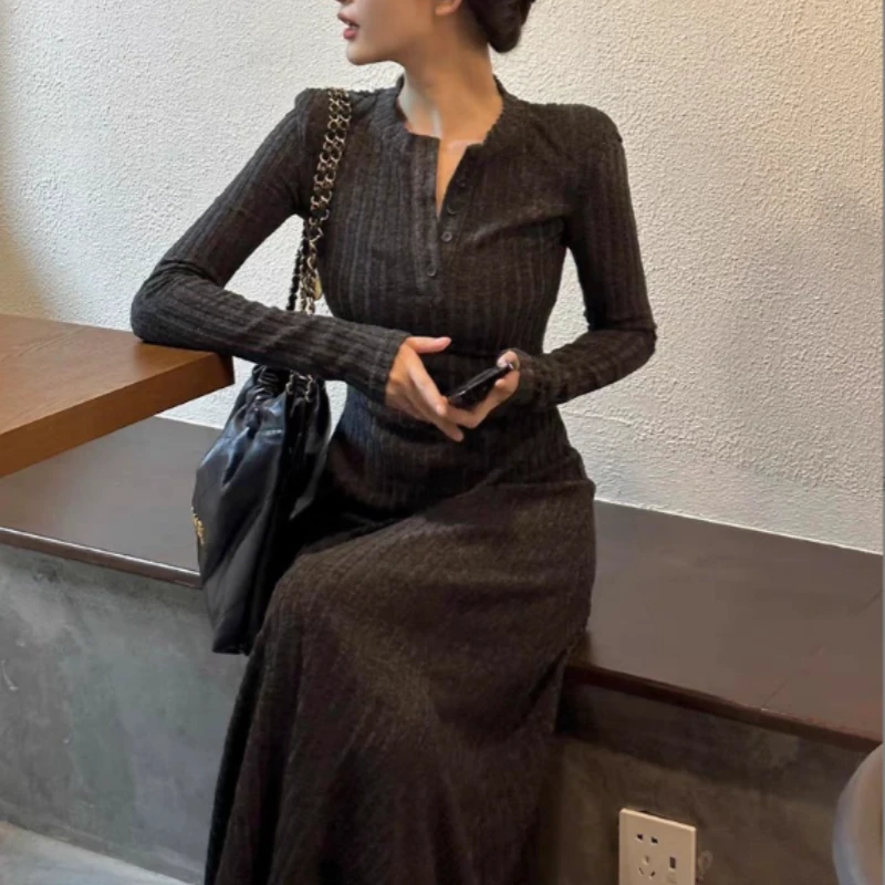 1290名媛高端女神范高级感质感法式赫本风灰色针织连衣裙子女秋冬