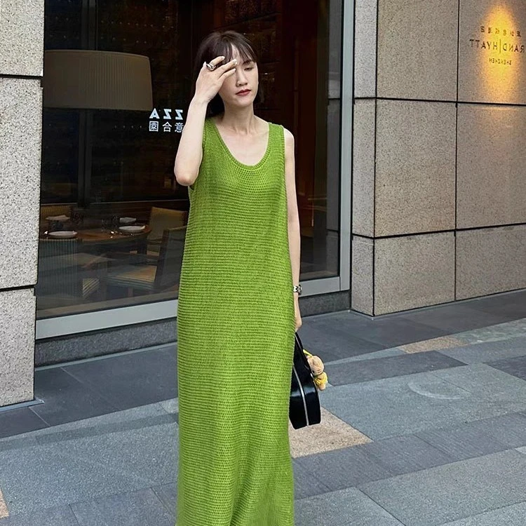 1458法式复古绿色针织吊带连衣裙女夏季小众简约宽松开叉无袖长裙