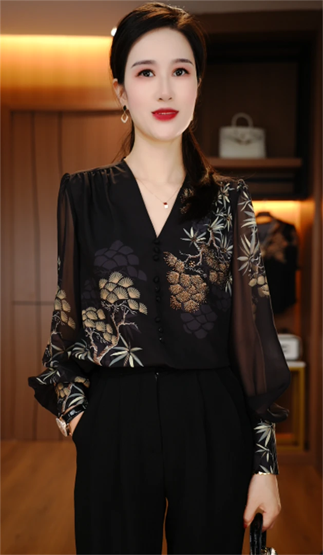 国颐 琉璃双绉丝V领轻奢优雅洋气减龄时尚百搭显瘦衬衫V24M0154