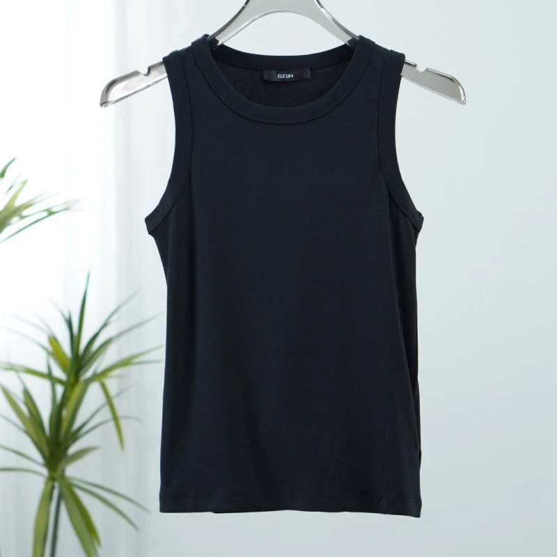 设计师系列  Z712-1   女装时尚撤柜针织背心黑色BX0023