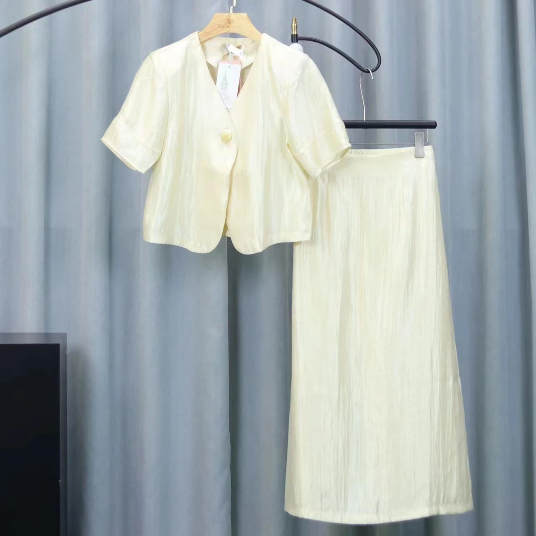 MM系列    Z1035    品牌折扣简约时尚气质套装杏色X7QZ1056