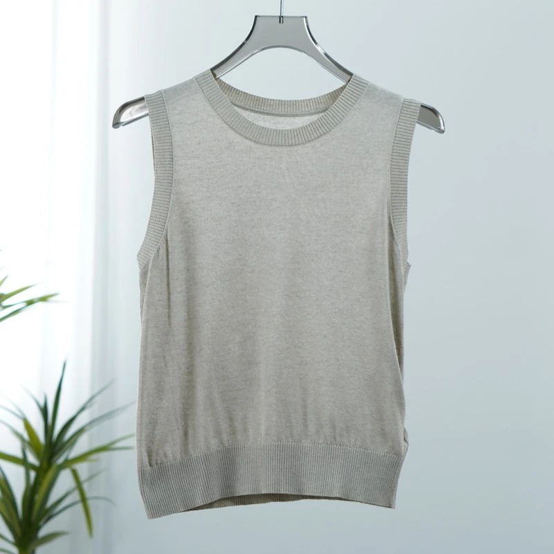 设计师系列  Z741-1  女装时尚撤柜针织背心灰绿BX0090
