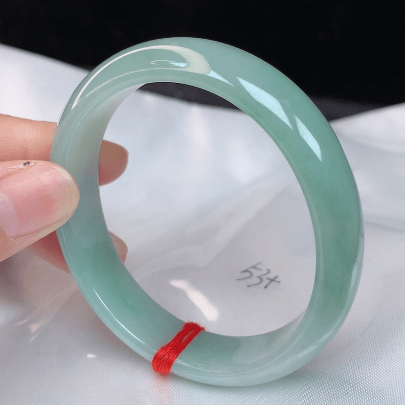 【闪购商品】翡翠手镯（贵妃镯）未镶嵌莉****y