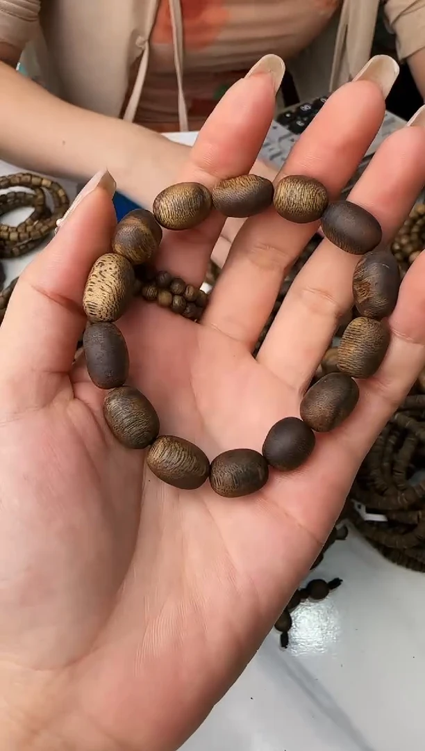 【闪购商品】沉香手串1.0保16克白奇留疤沉水单圈多样性发一