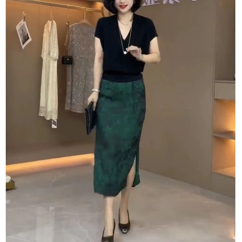 23359网红百搭秀2023夏季新款黑色V领短袖T恤修身开叉半身裙显瘦