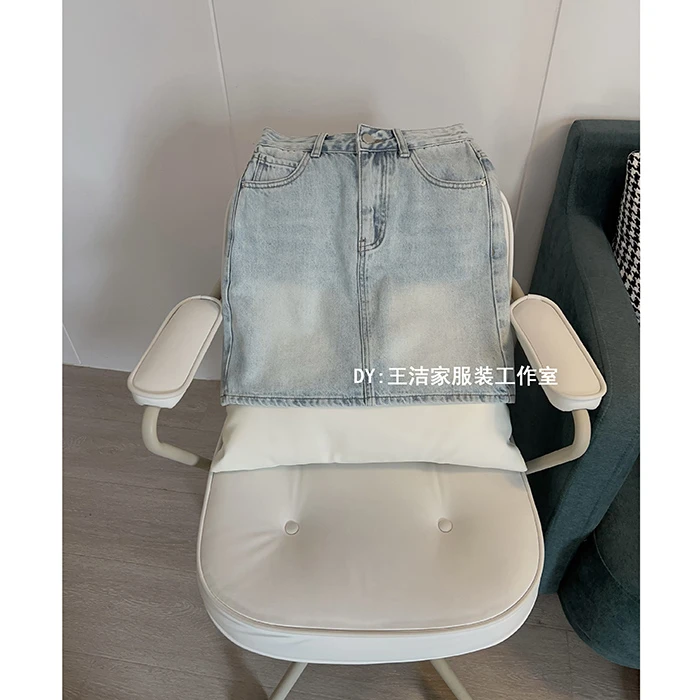 REKAYYAT《有点蓝》百搭设计感浅色系温柔风A字牛仔短裙