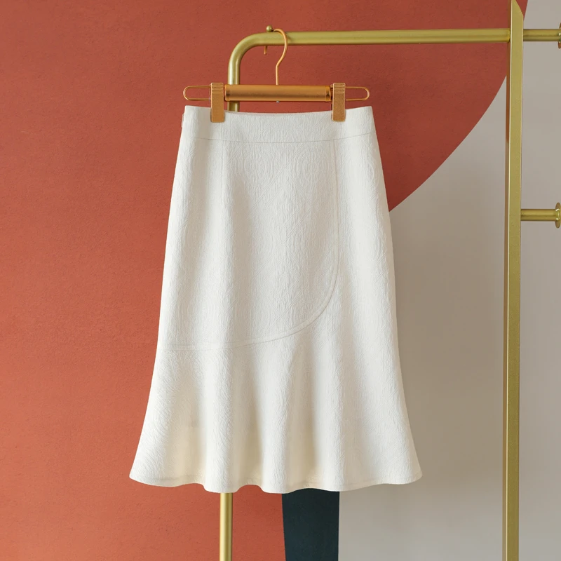 米白色包臀鱼尾裙半身裙春季2025新款提花一步裙优雅中裙荷叶边裙