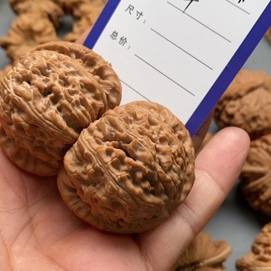 文玩核桃吊坠萍**冯白狮子头