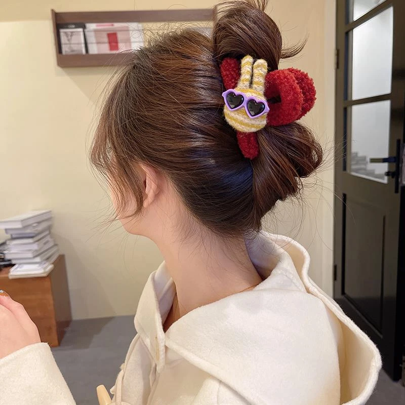 墨镜兔可爱毛绒发夹女2023新款秋冬高级感后脑勺鲨鱼夹子头饰品潮