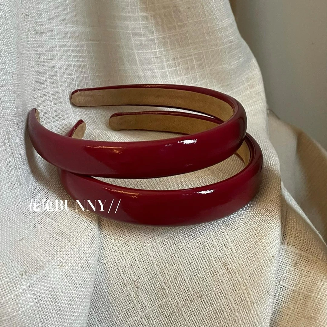 显白~漆皮正红高饱和皮面酒红色洋气高级感发箍本命新年发箍百搭