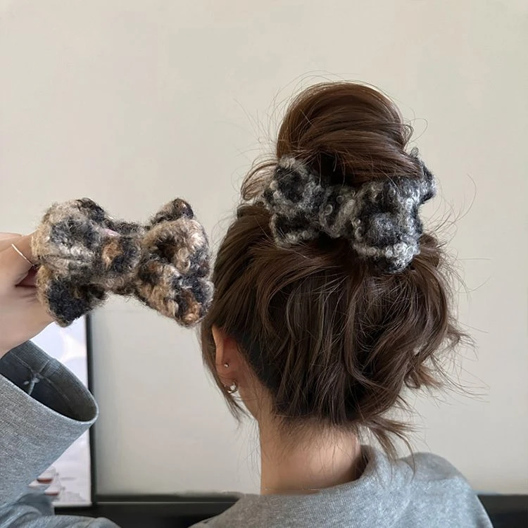 2024新款秋冬复古羊羔毛绒丸子头抓夹大号顶夹鲨鱼夹高级感发夹女