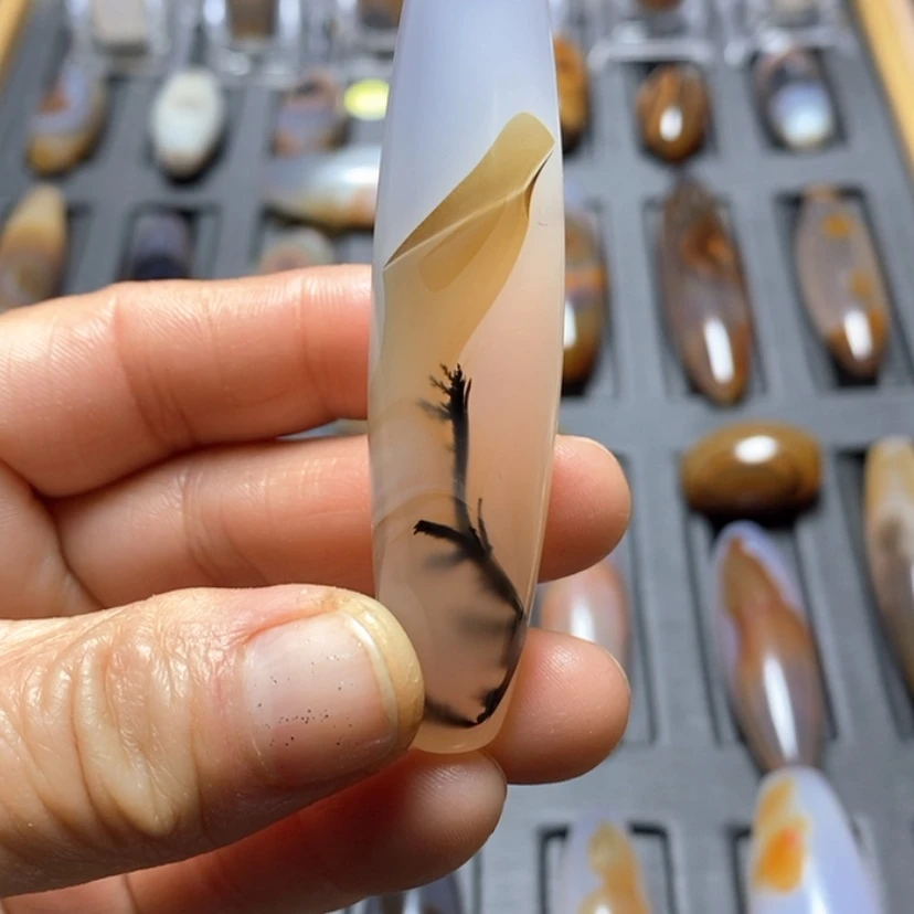 【闪购商品】玛瑙/玉髓颈饰合金我***?