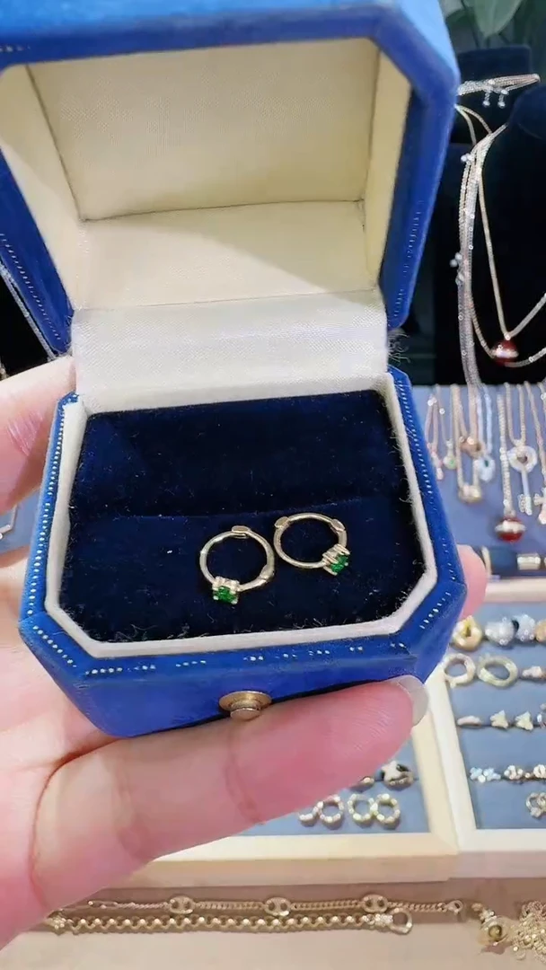 【闪购商品】石榴石（沙弗莱）耳环18K金镶嵌沙弗莱耳扣大号