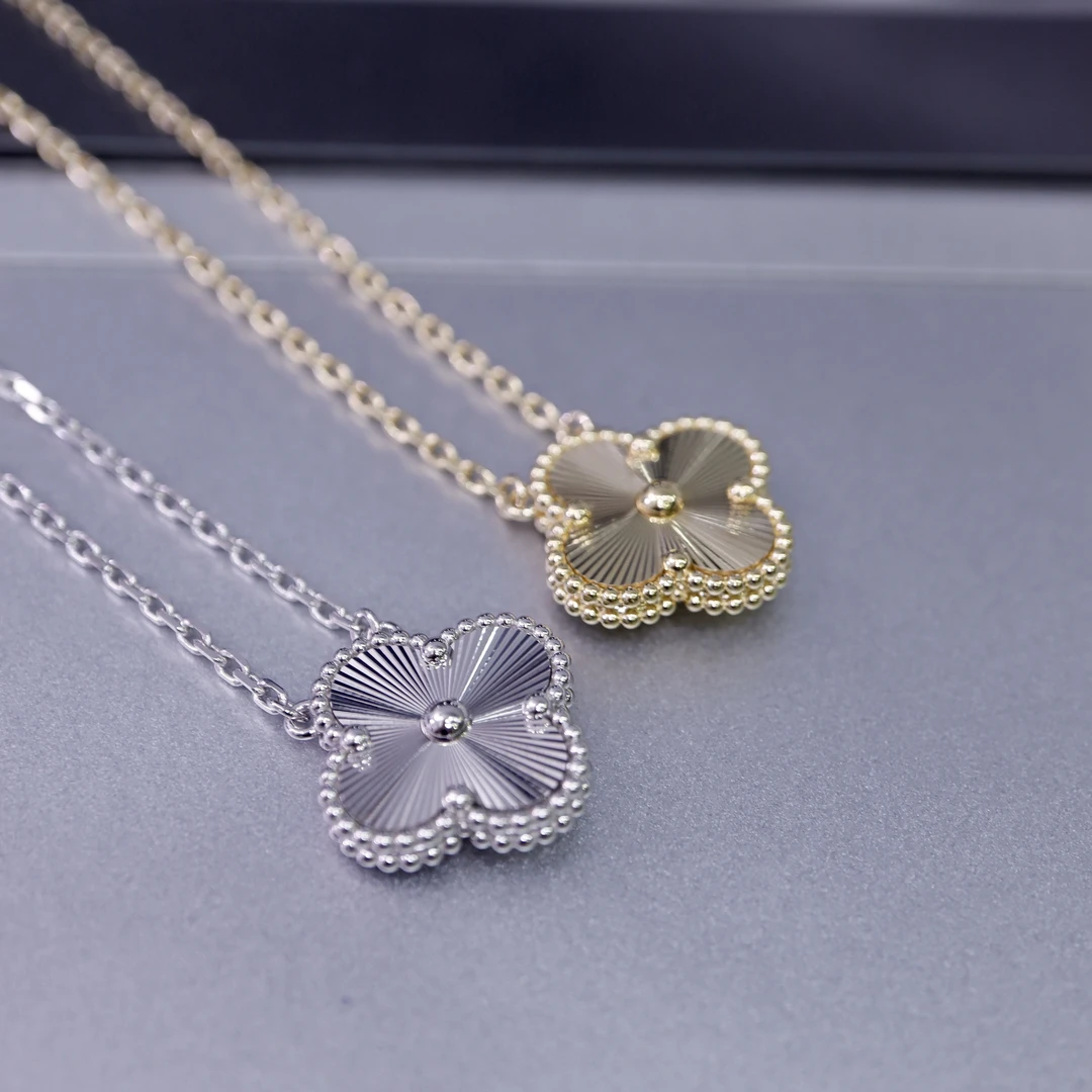 18K金四叶草项链 时尚百搭轻奢