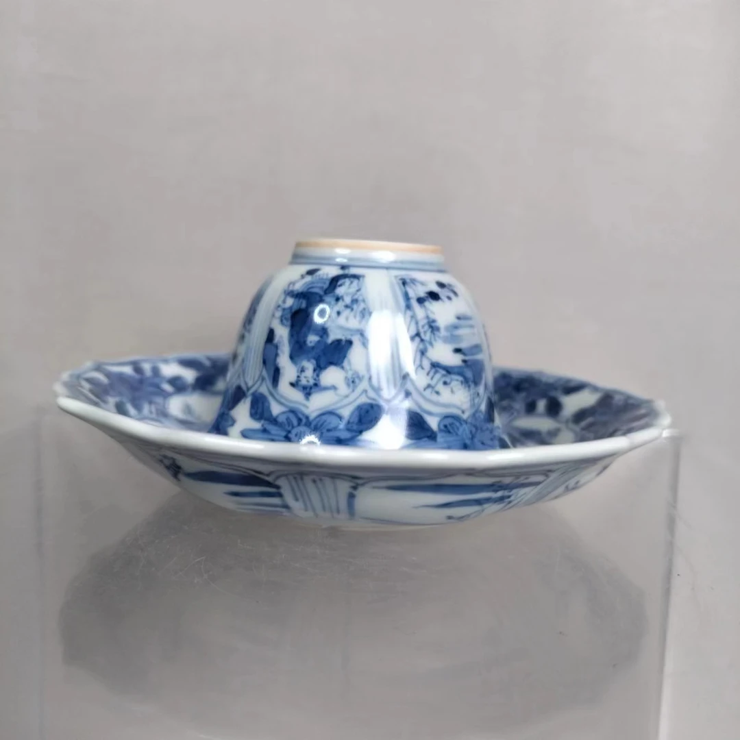 清康熙 青花开窗山水人物花口杯碟