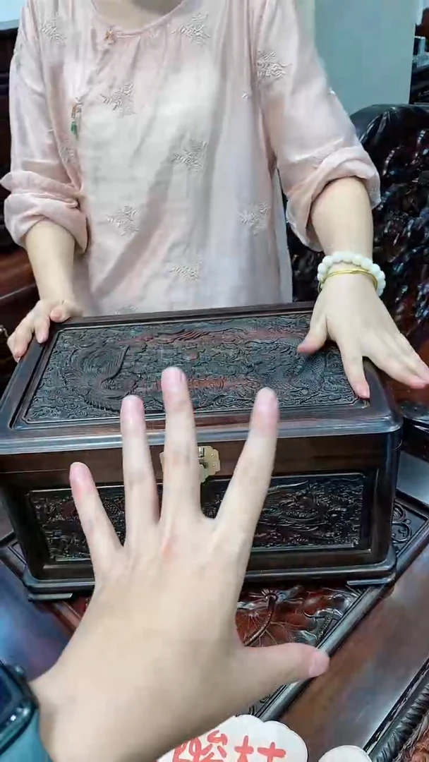 【闪购商品】红酸枝木类酸枝---双层大嫁妆箱