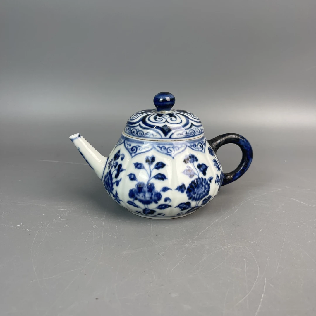 明宣德青花花卉纹执壶