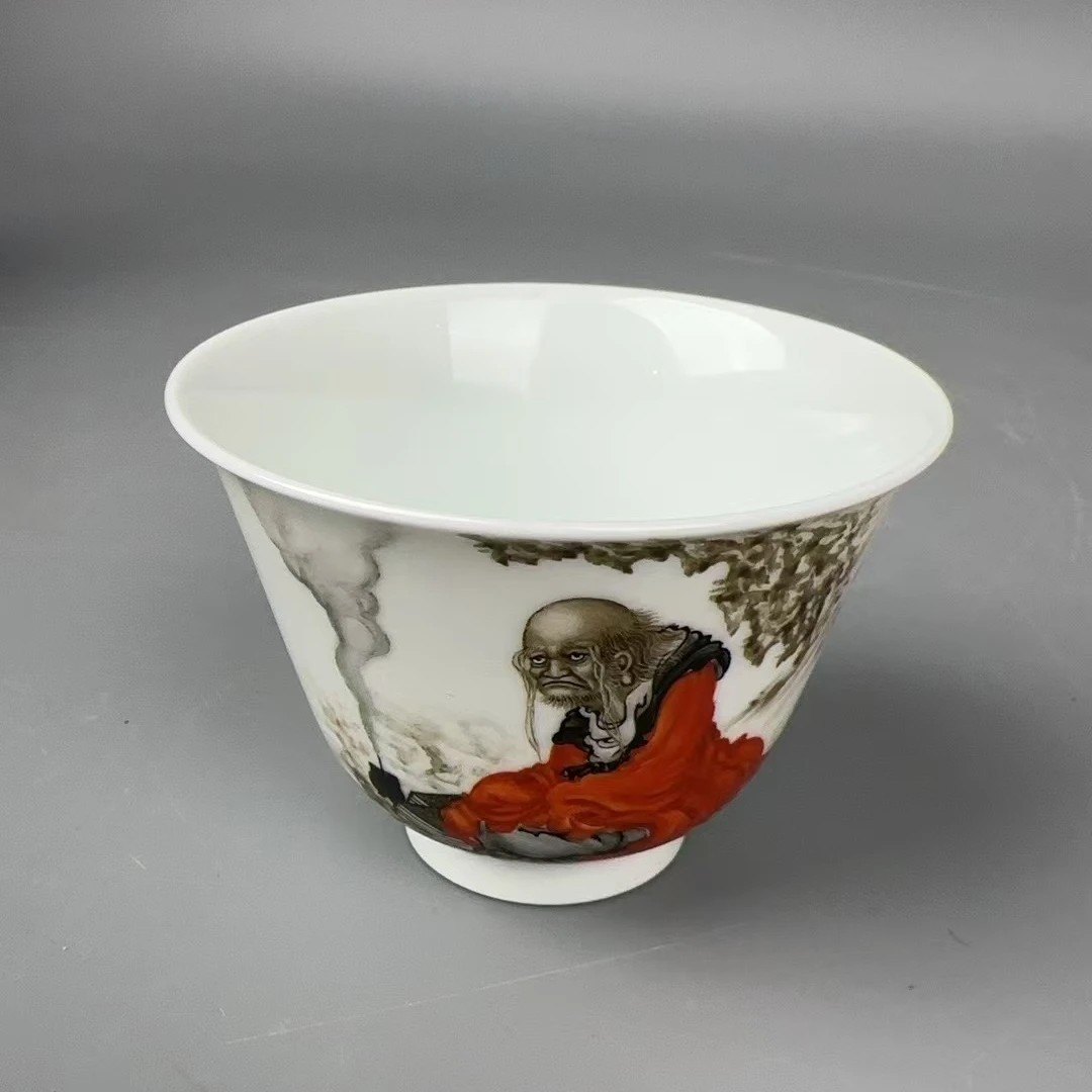 清乾隆粉彩人物纹杯